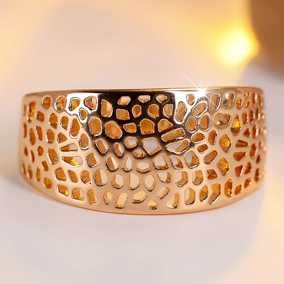 Unisex Honeycomb-Patterned Openwork Ring, Elegant and Versatile